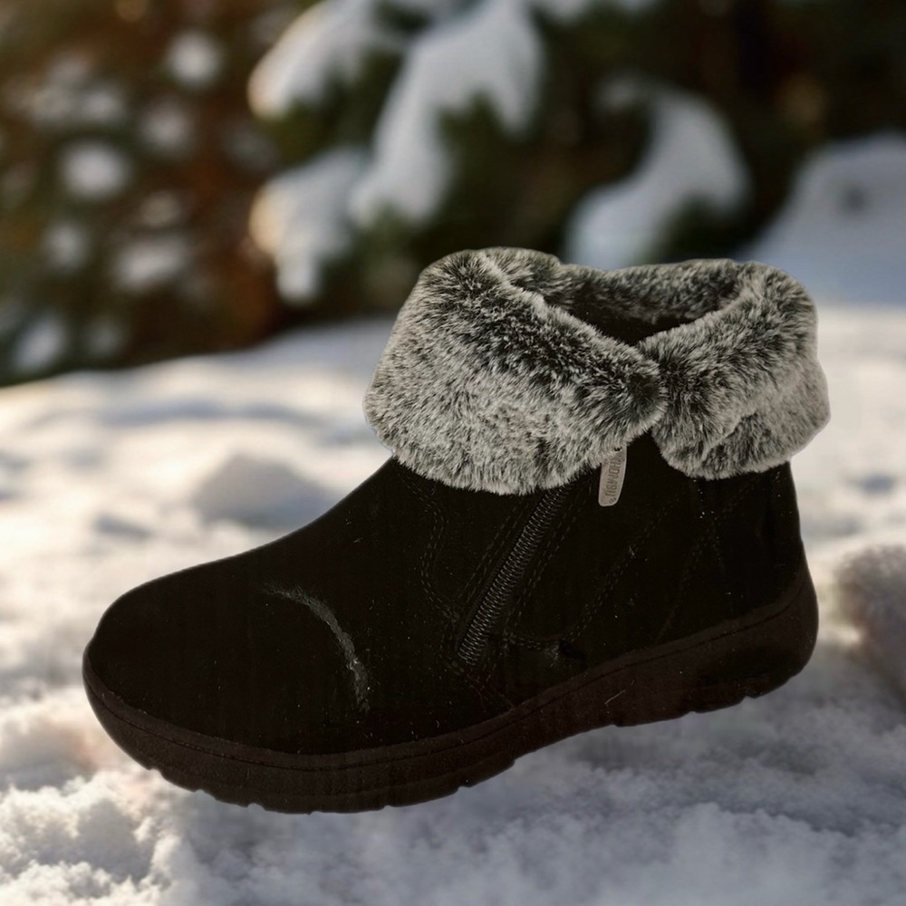 NIB Khombu Black and Gray Fur Winter Boots
